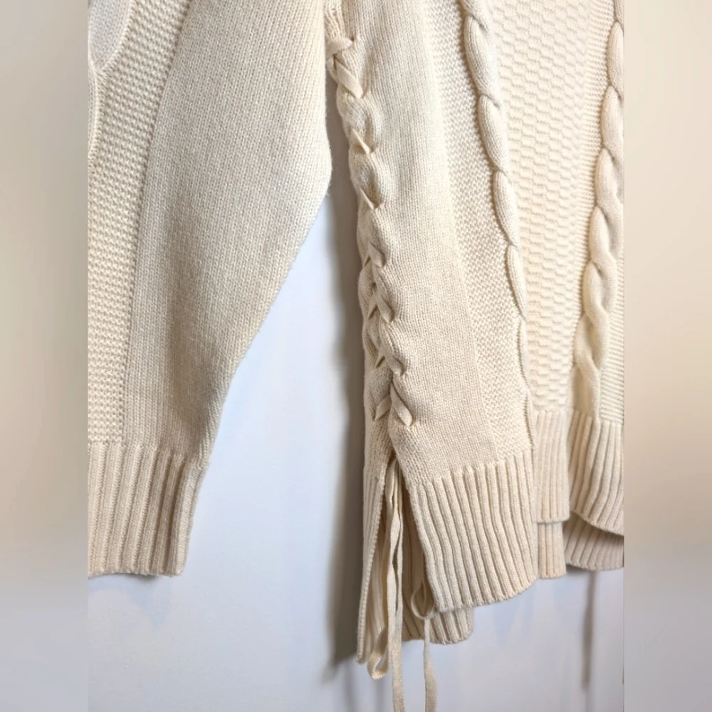Cream Ribbed Cable Knit Lace Up Mock Neck Tunic Sweater Size Medium